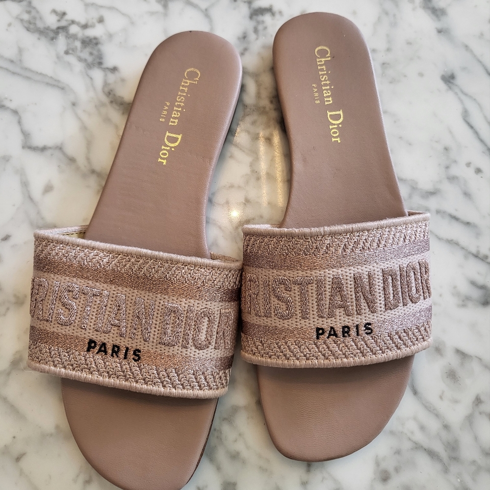 Christian Dior flat sandals 37
